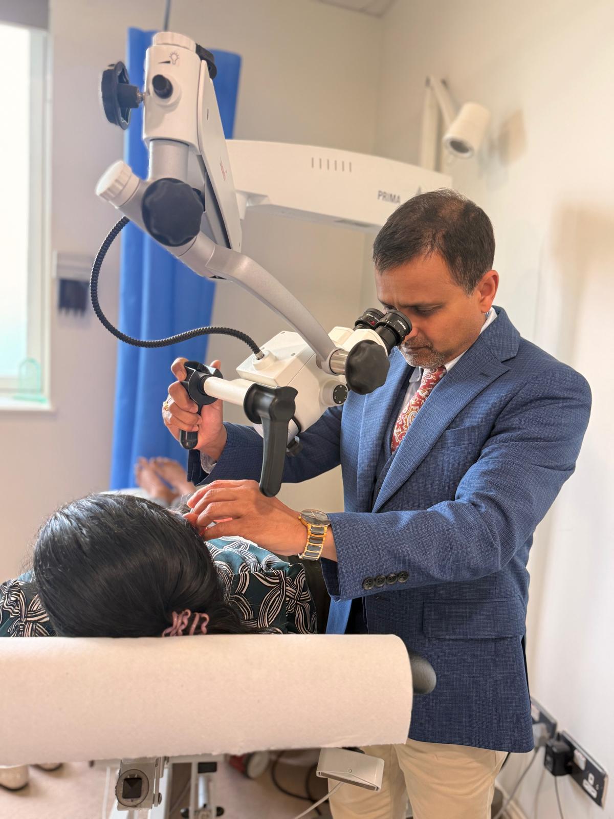 Microsuction ear wax removal